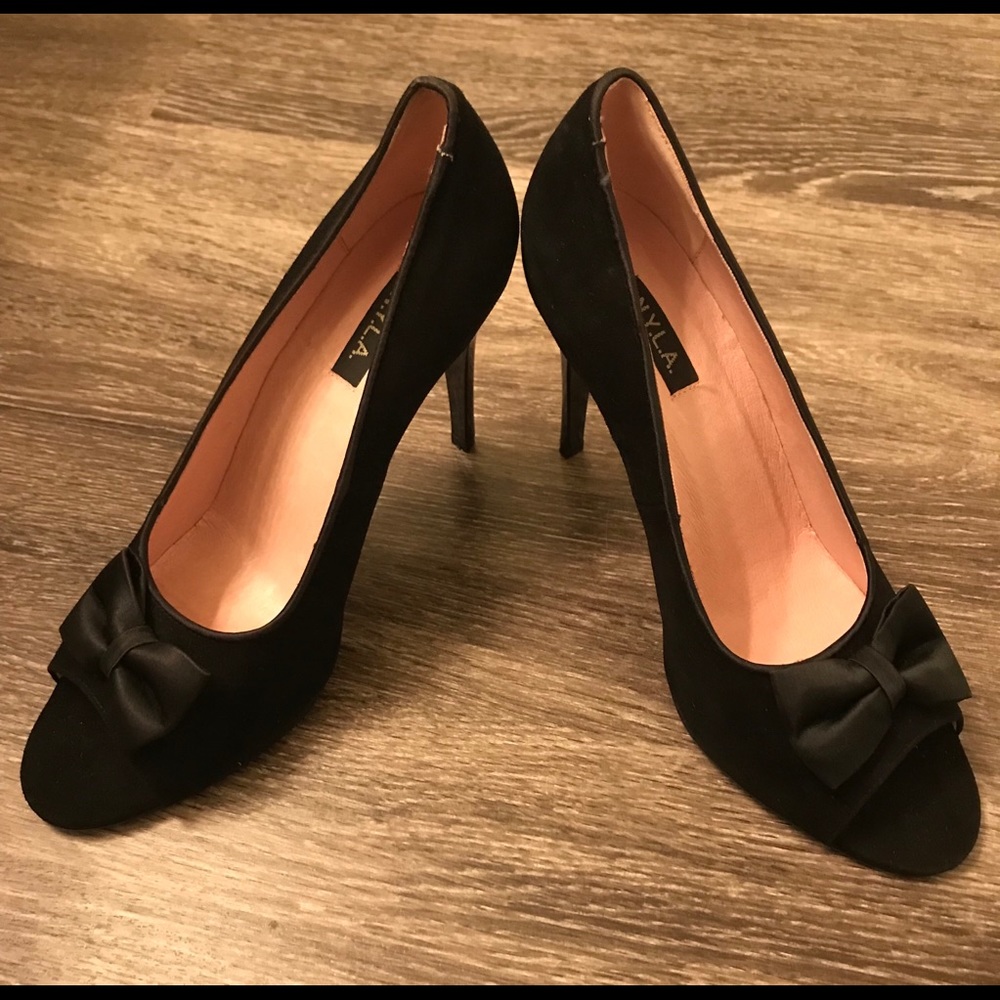 NYLA Black Faux Suede Peep Toe Heels w/ Satin Bow